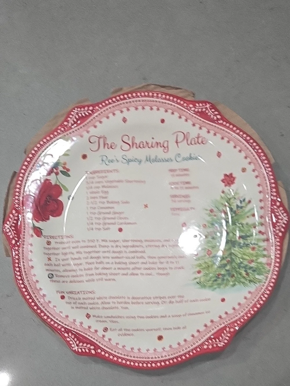 The Pioneer Woman Red and Green Holiday Sharing Plates